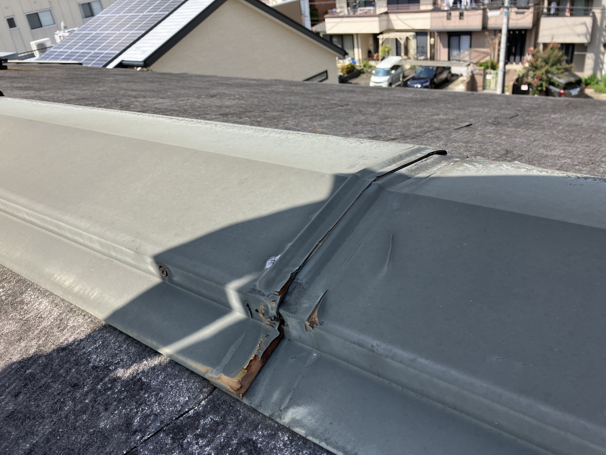 板金の継ぎ目に隙間